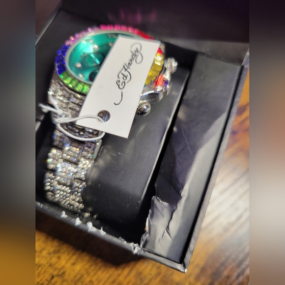 Ed Hardy women Chonograph watch with Crystal pave dial/band Skull Box - Picture 4 of 12